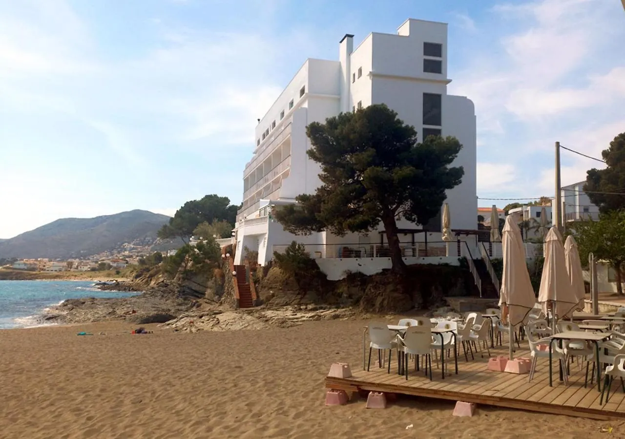 2-Bedroom Brand New Apartment Steps From The Beach Llanca