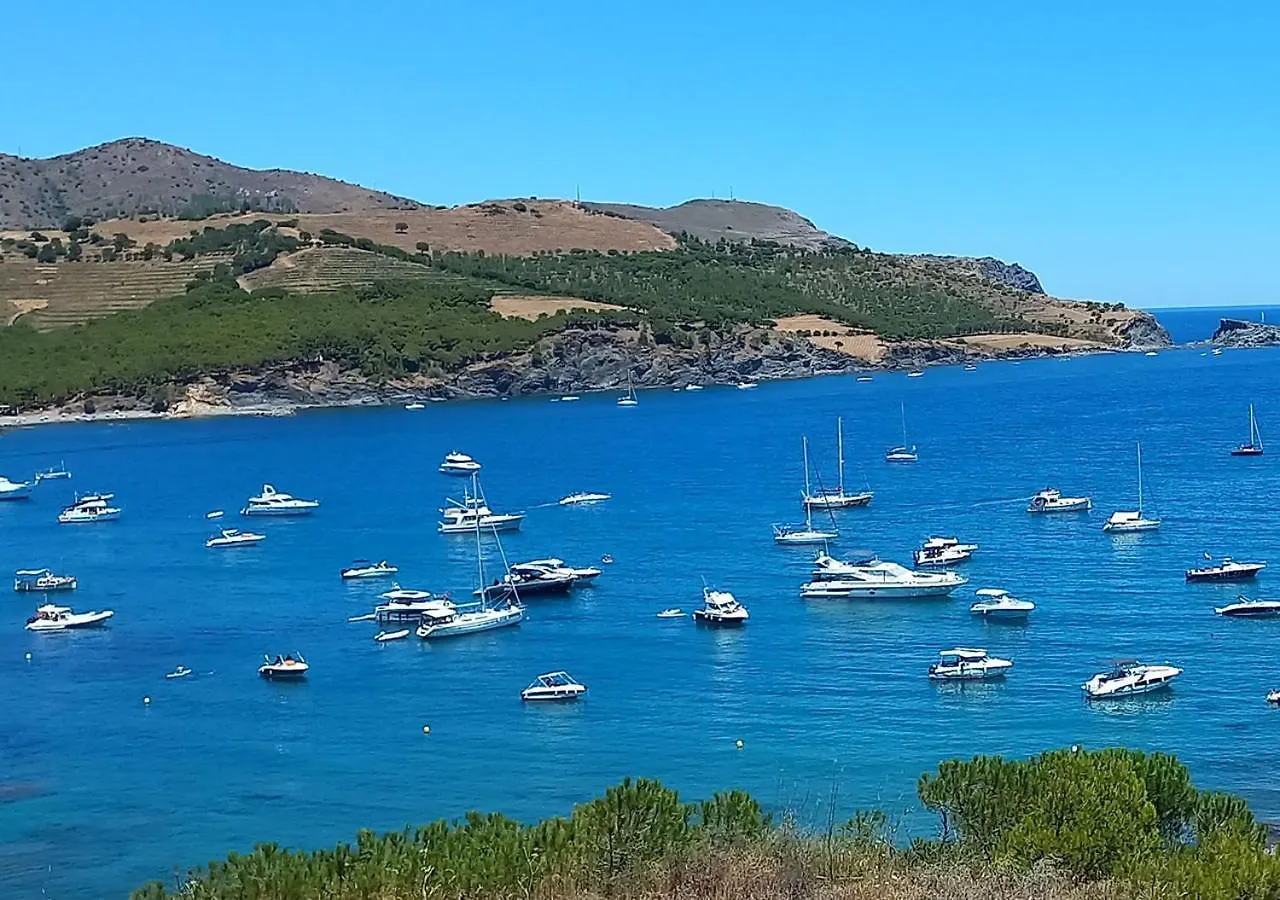 2-Bedroom Brand New Apartment Steps From The Beach Llanca