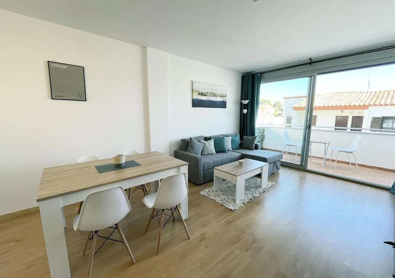 2-Bedroom Brand New Apartment Steps From The Beach Llanca