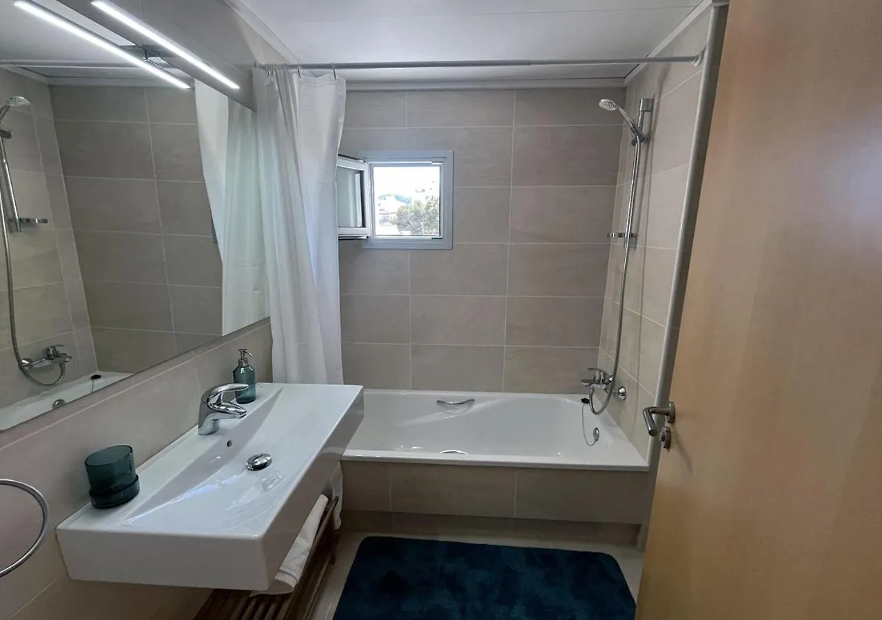 2-Bedroom Brand New Apartment Steps From The Beach Llanca