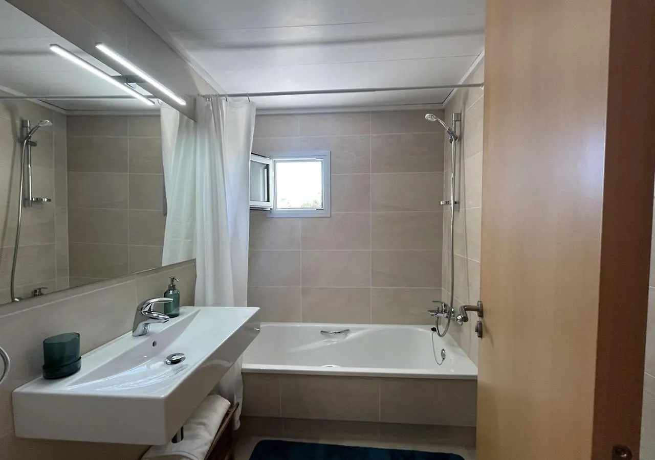 2-Bedroom Brand New Apartment Steps From The Beach Llanca